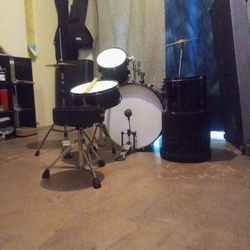 Non-Branded Drum Set