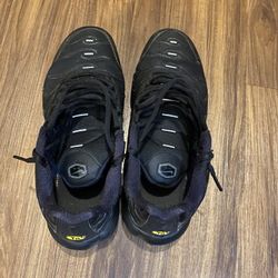 Black Nike Air Max Plus