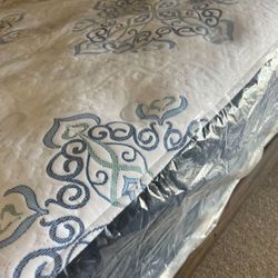 Major King Mattress And Boxspring Blowout Sale