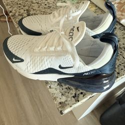 Nike Air Max 270 Size 7