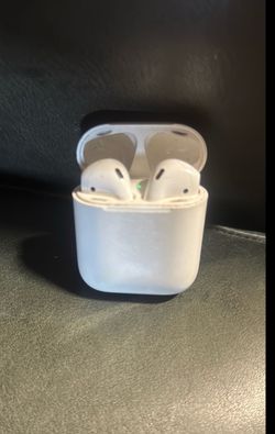 Apple AirPods with Charging Case (1st Generation) White