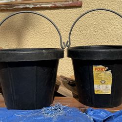 12 Quart Black Rubber Heavy Duty Pail (2)