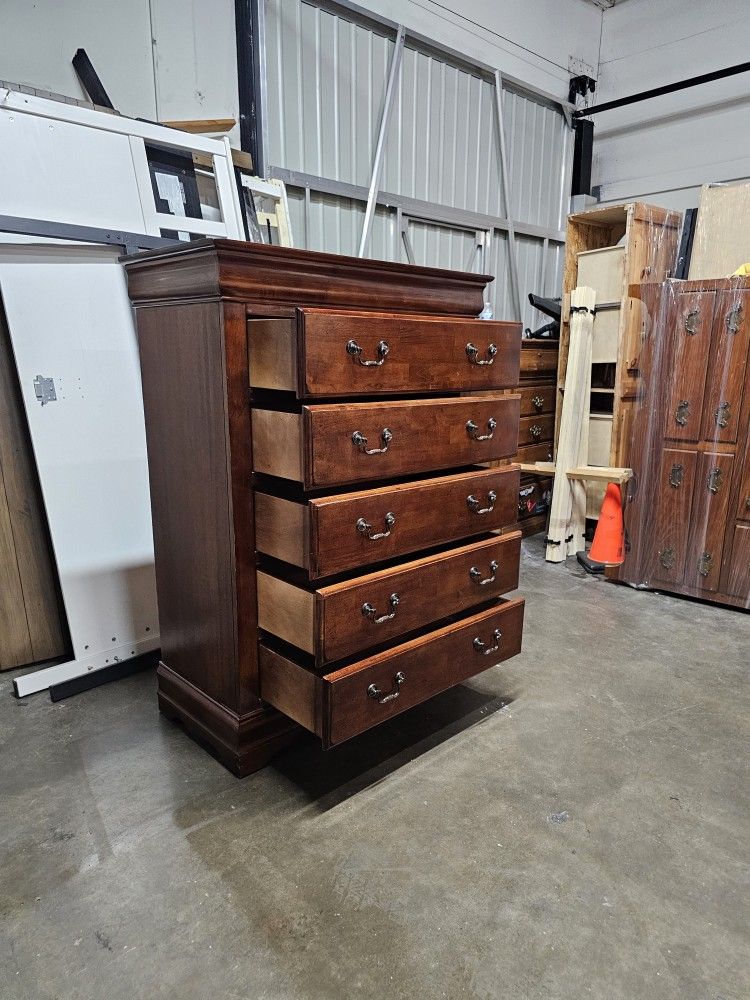 Dresser 