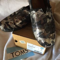 Toms -new size 7 Women