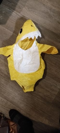 Baby Shark Costume In Yellow Size 3 - 4 T, Halloween Fun