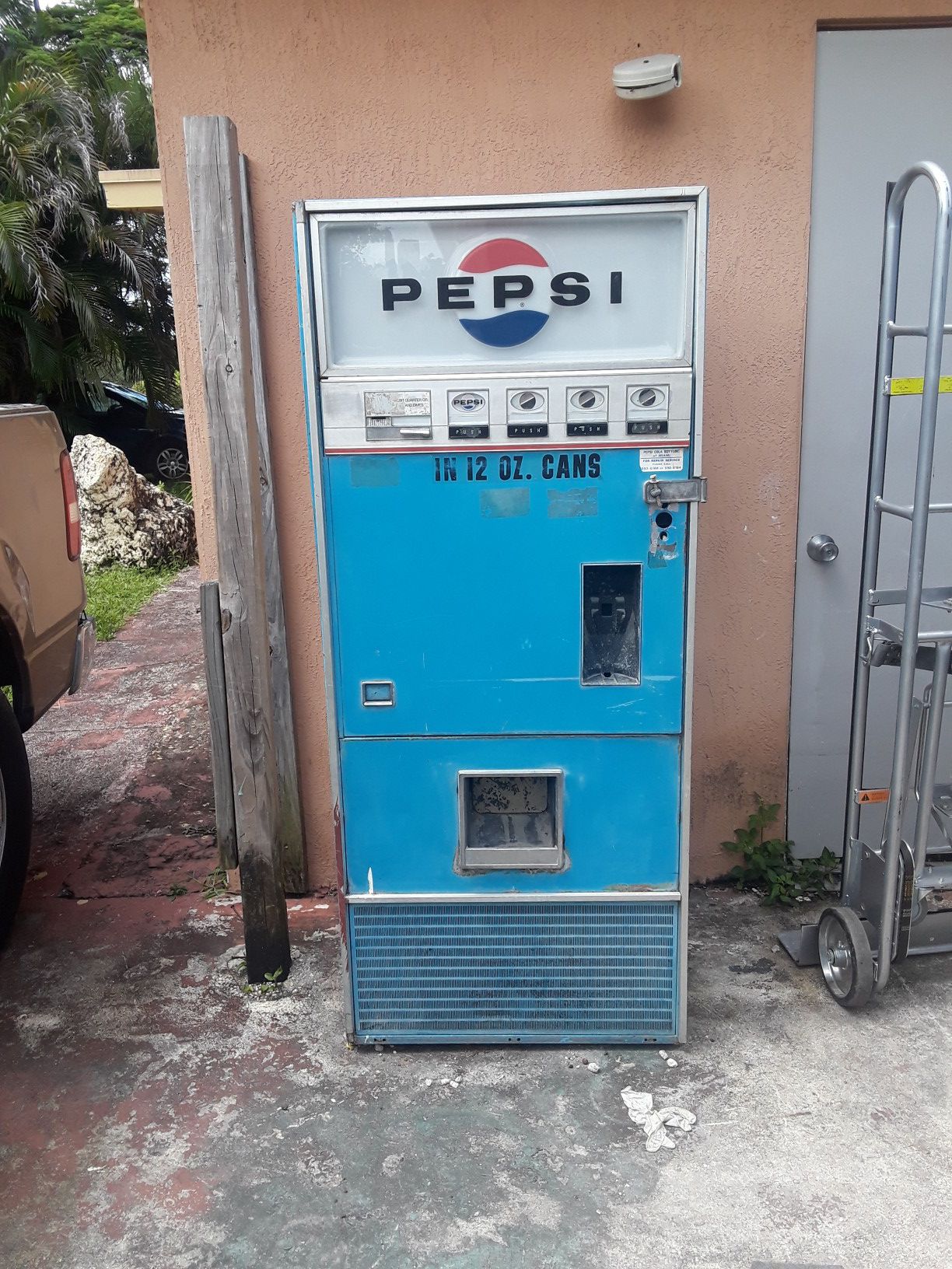 Antique pepsi Vending machine