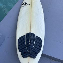 Faction Surfboard 6’5”