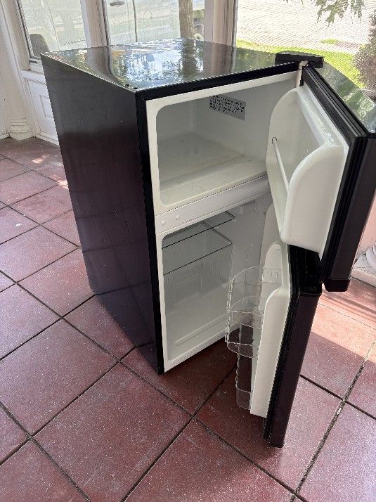 Mini Fridge/Freezer.