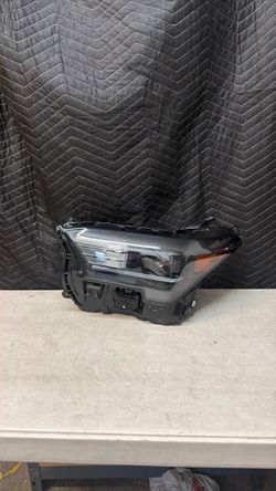 Toyota 4 Runner Left  Headlight 2025 2026