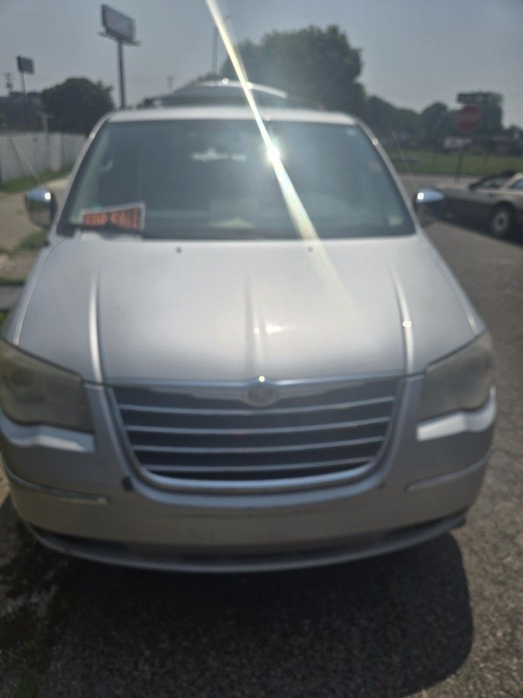 2010 Chrysler Town & Country