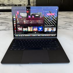 Apple Mac Book Air M2 13 Inch 256 GB  