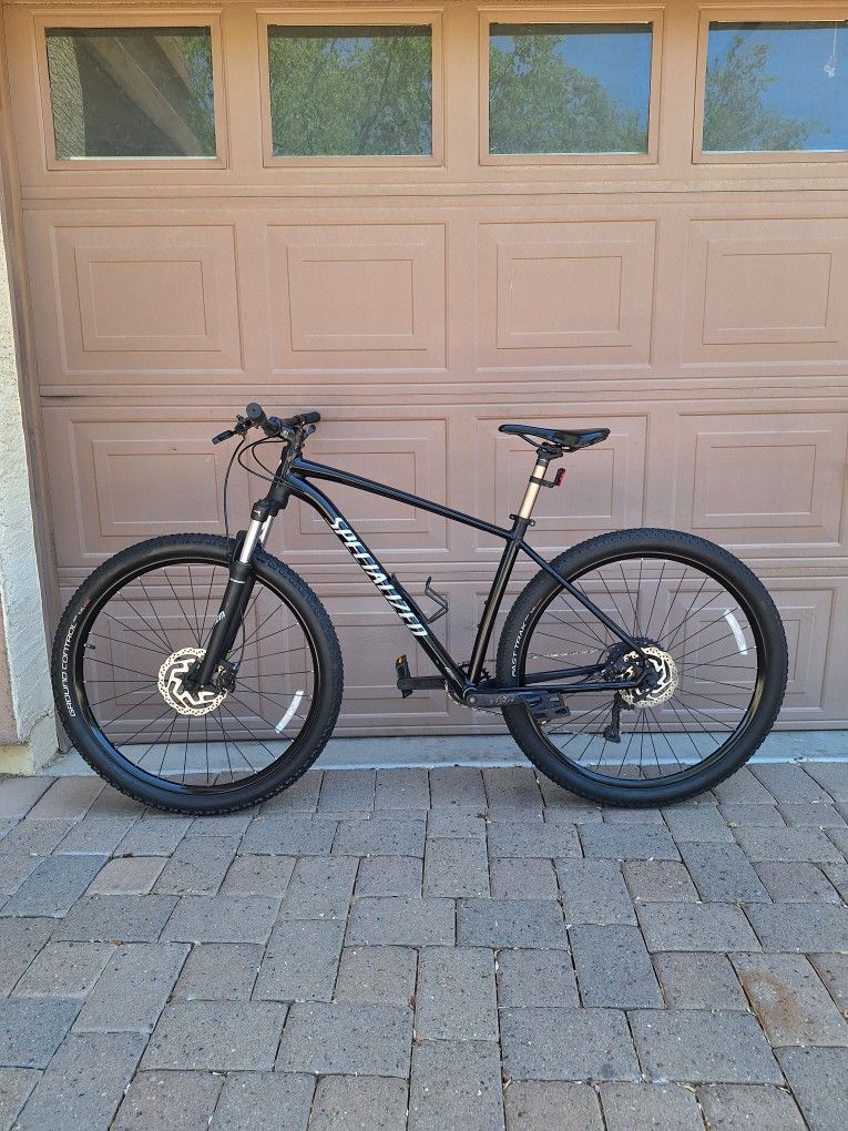 SPECIALIZED ROCKHOPPER COMP 29 ER 1 X 9 SPEED LIKE NEW( CHECK MY OTHER BIKES)