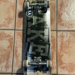 Baker Skateboard With Thunder Trucks 
