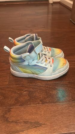 Girls sneakers