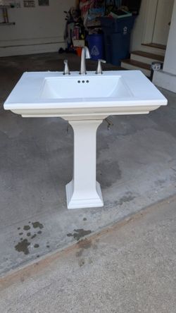 Kohler Memoirs Stately 30" Pedestal Bathroom Sink with Widespread Faucet Holes  White