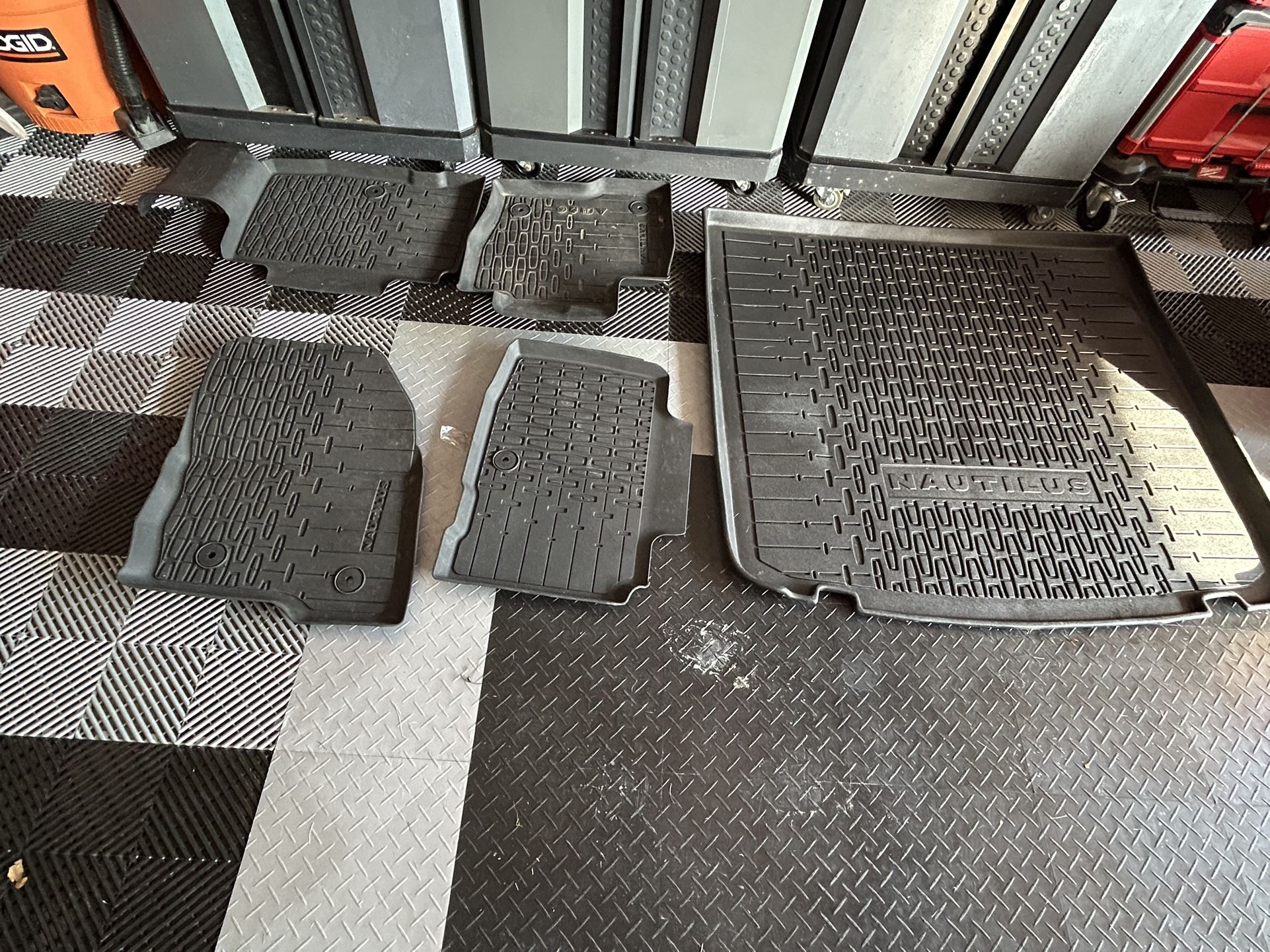 Lincoln Nautilus Rubber Floor Mats