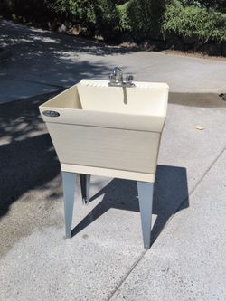 Utility tub