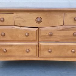 Solid wood Dresser… very good condition!! L52xD20xH31”