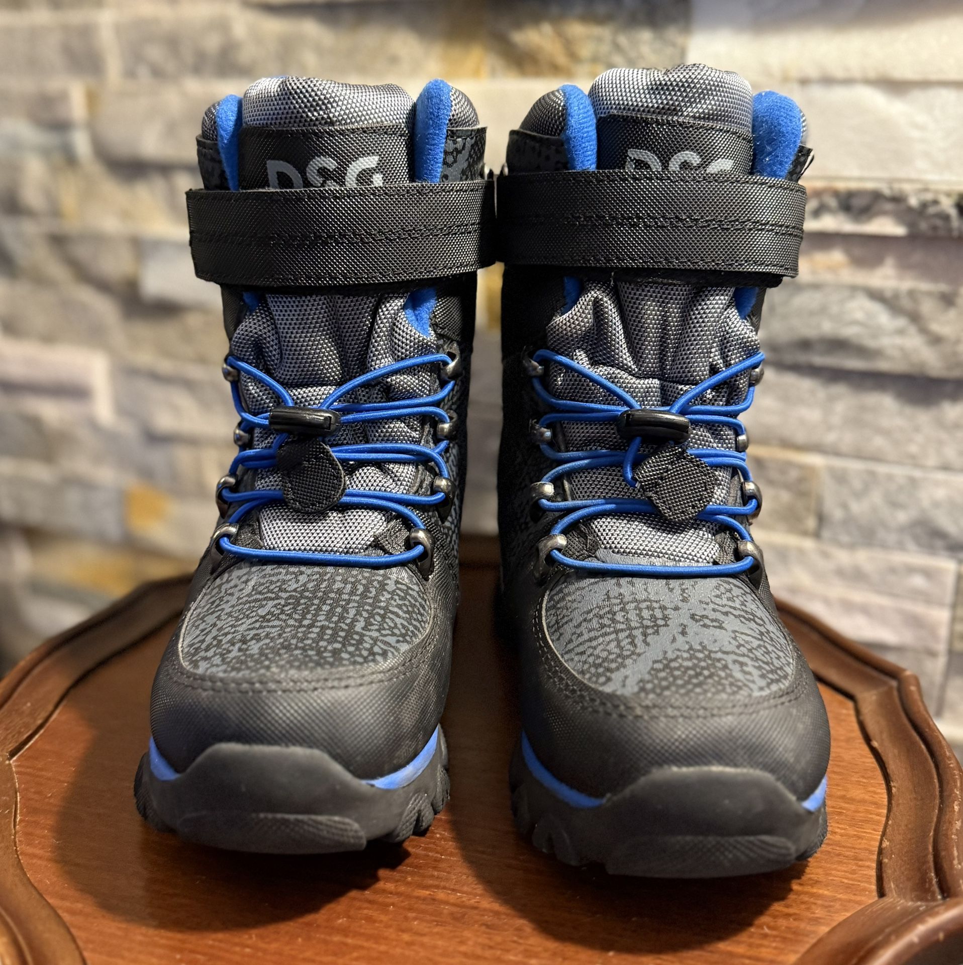 Child’s Sz 2 DSG Menace Blue 3M Thinsulate Water Resistant Snow Hiking Boots EUCp PO K
