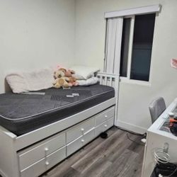 Estoy Rentando Un Cuarto Pequeño A Una Sola Mujer  Es En Costa Mesa 