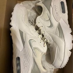 White Women’s Nike shoes, size 6 (W Air Max fire)