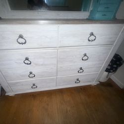 Almost New Youth Bedroom Set 