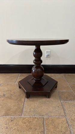 Mahogany wood end table