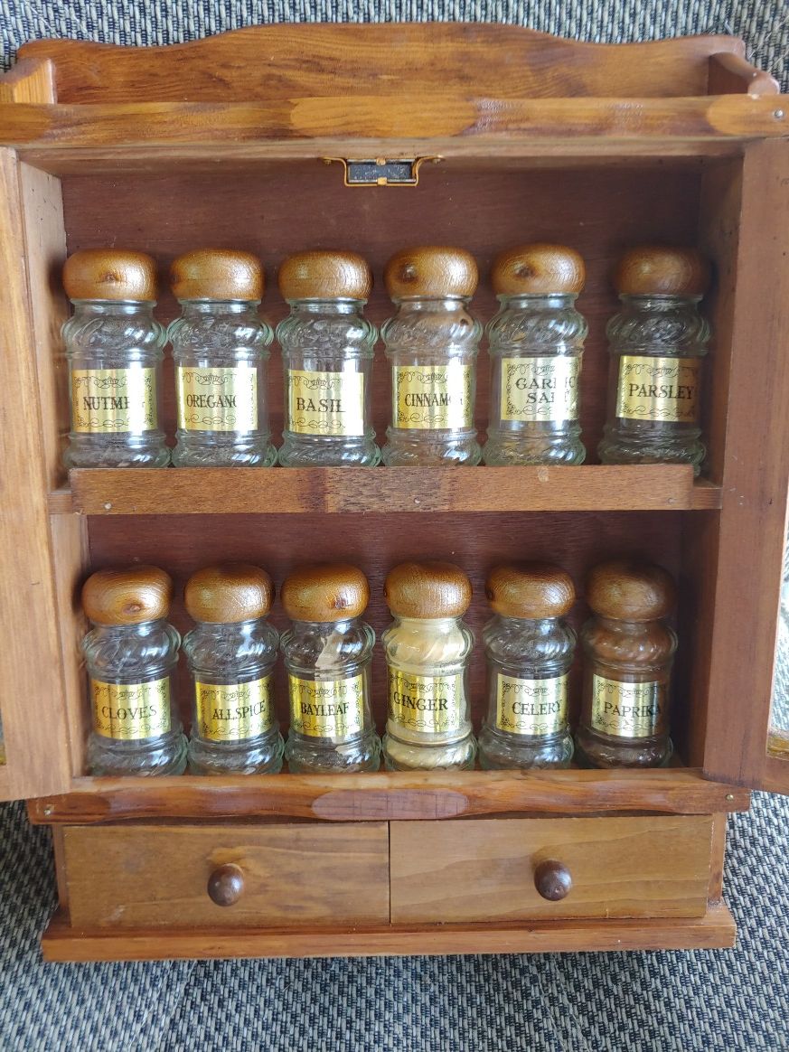 WOODEN SPICE RACK WITH JARS