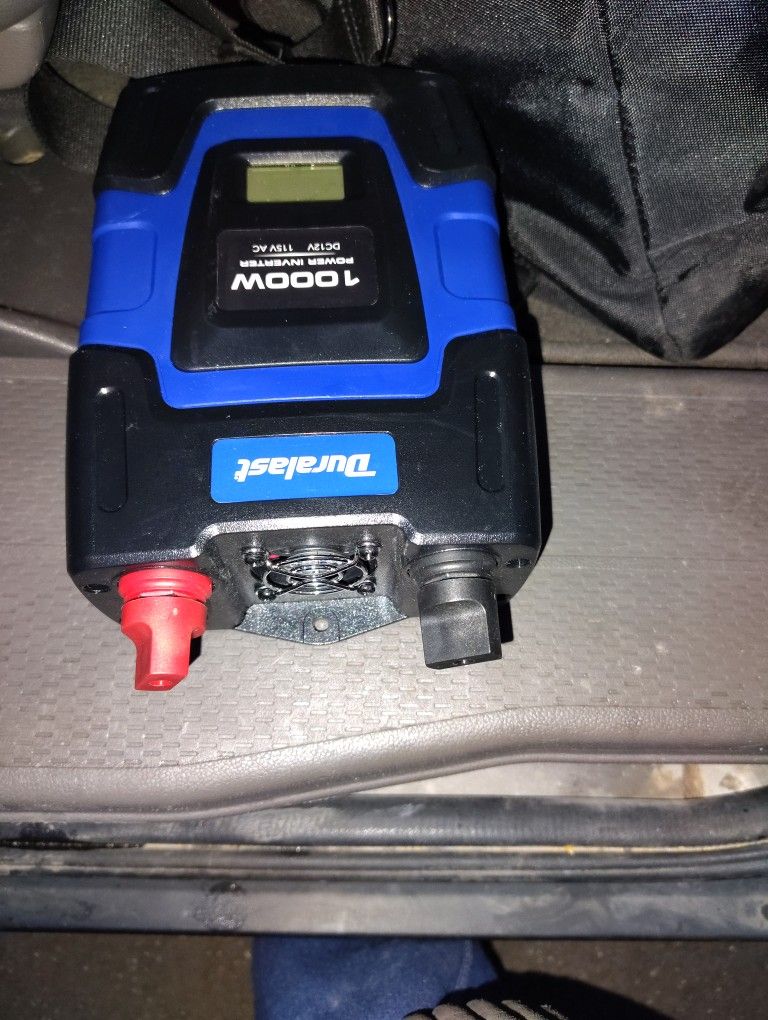 Duralast 1000W Power Inverter – Like New, Cables Included
