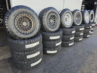 17" LOCK rims w/ 33" BfGoodrich KO2 tires