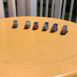 6 Thomas & Friends Mini toy trains