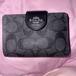 Coach Medium Corner Zip Wallet