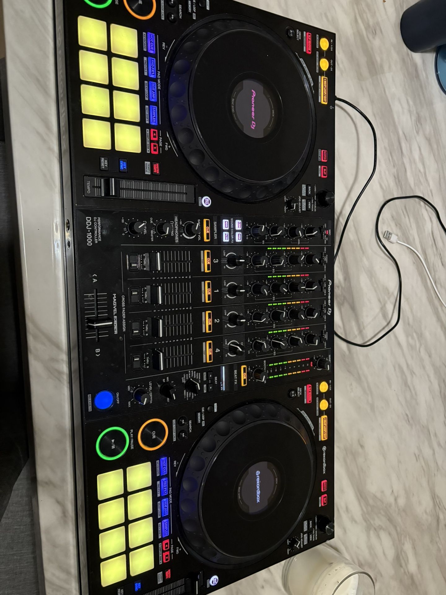 DJ Equipment and lighting.. DDJ-1000 and Gigbar2
