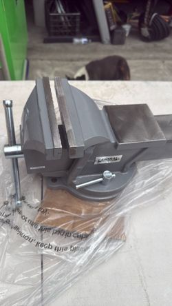 Swivel vise