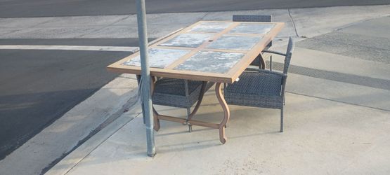 Free outdoor table and chairs