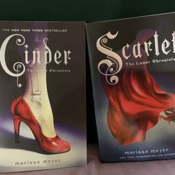 The Lunar Chronicles 2 Book Set