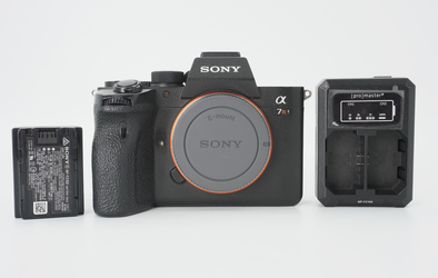 Sony A7R IV 35mm Full-Frame Camera with 61.0MP - Black (Body Only)