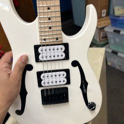 Ibanez  Paul Gilbert signature pgmm31 white electric guitar