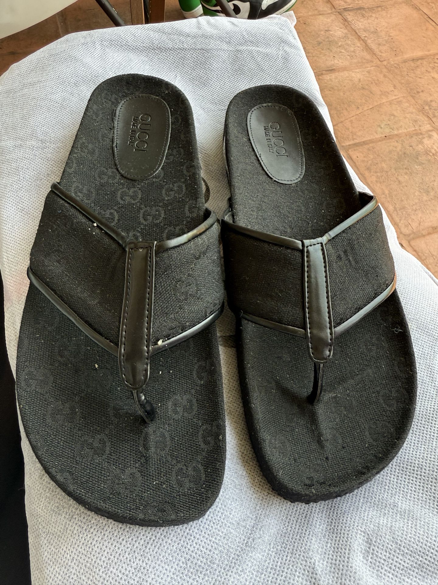 Gucci Slides And Purse To Match 