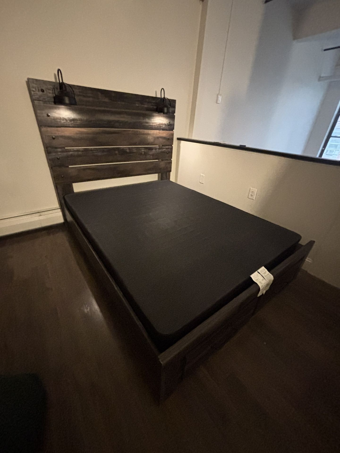 QUEEN SIZE BED FOR SALE ‼️