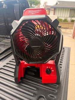 Milwaukee M18 Cordless Job Site Fan