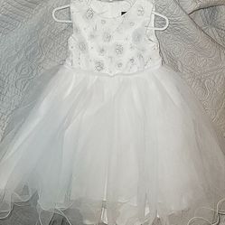 $15 like NEW White Boutique Dress Sz 2t