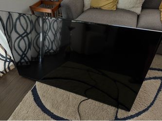 Insignia 58" 4K UHD LED TV with Wall Mount