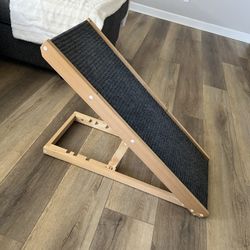 Adjustable dog ramp