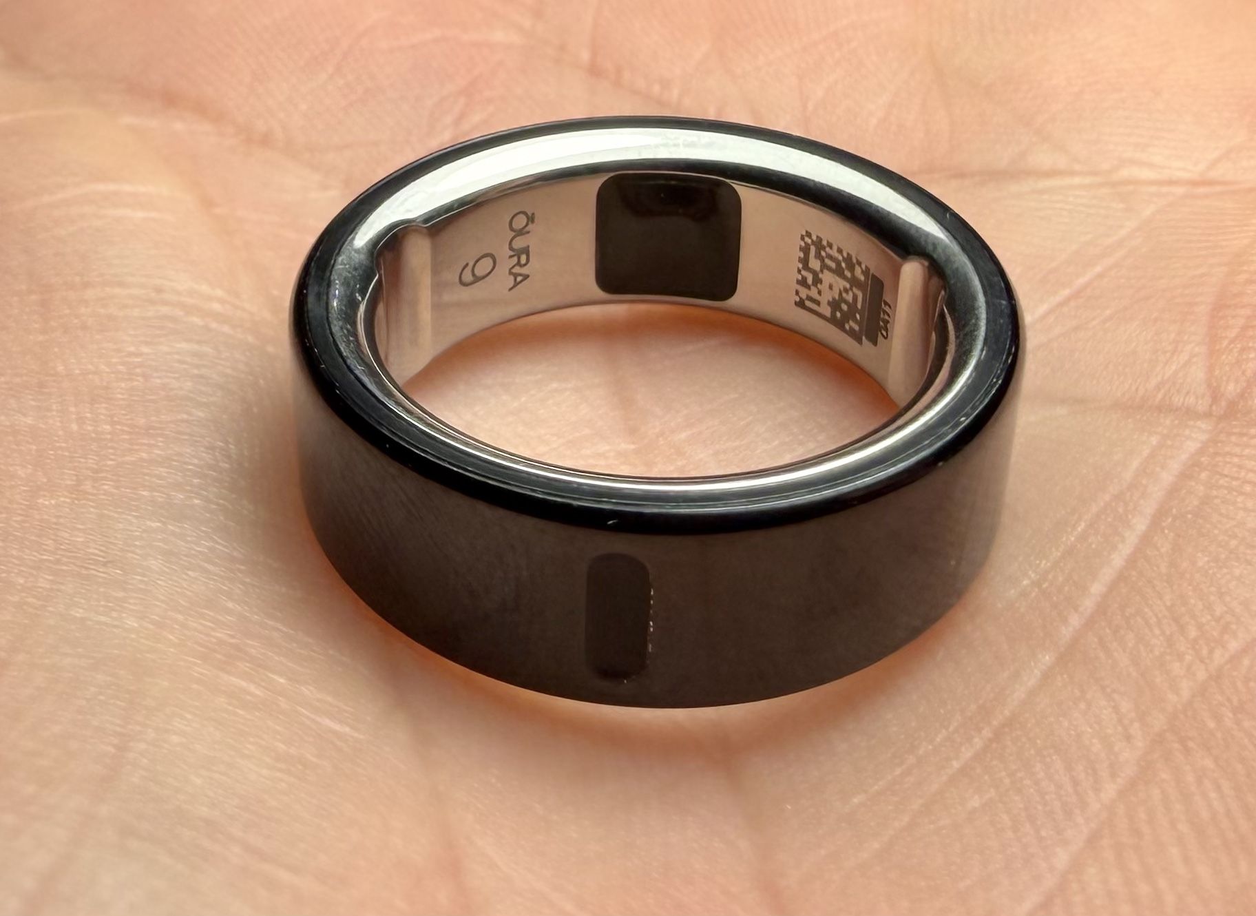 Oura Ring 4 – Size 9 – Black – With Original Charger
