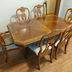 Used Dining Table, Solid Wood, with 2 Armchairs and 4 Chairs