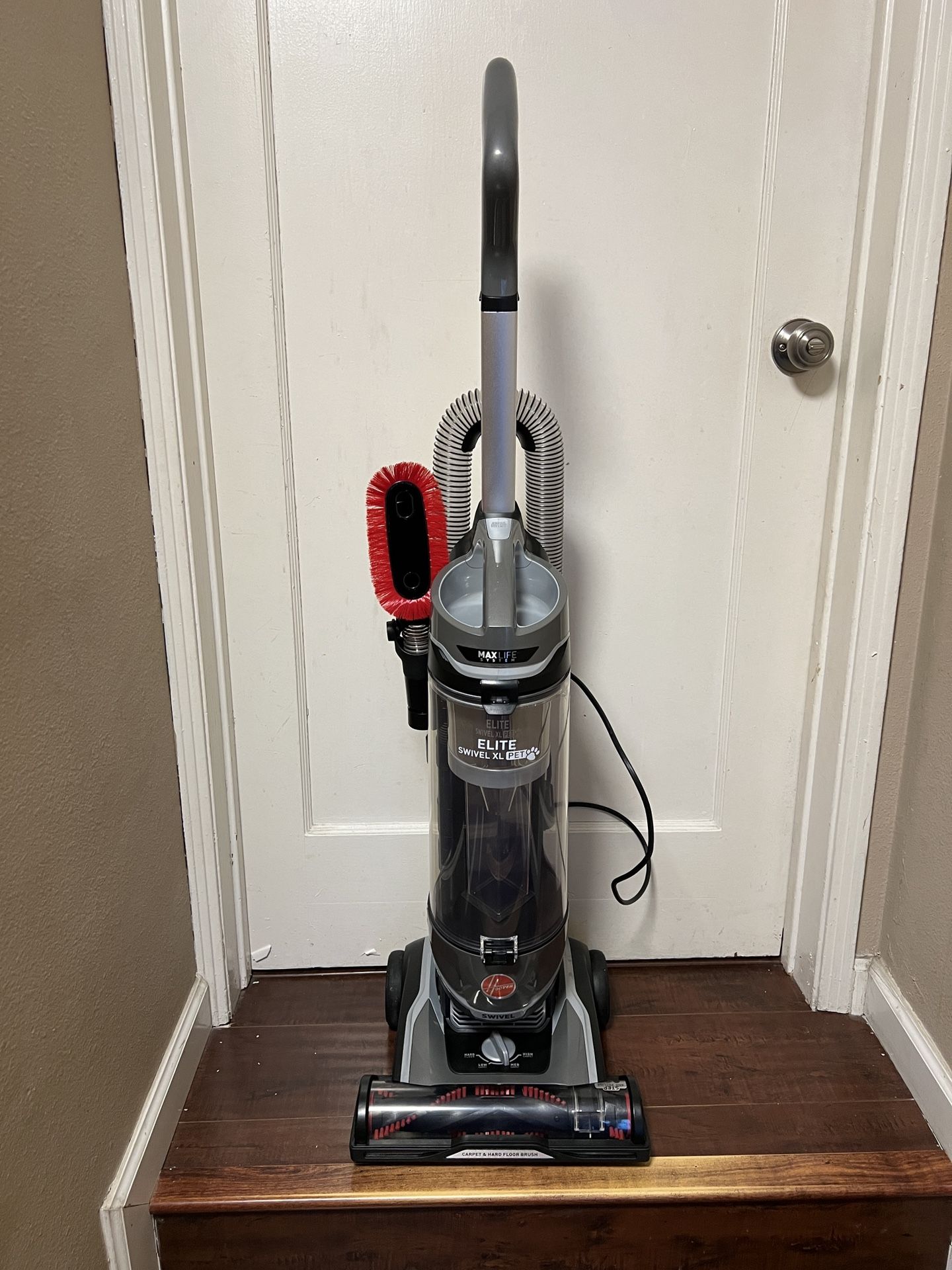 Hoover MaxLife High Performance Swivel XL Pet Vacuum Cleaner with HEPA Media Filtration, Bagless Upright for Carpets and Hard Floors, Grey, UH75250
