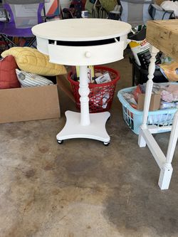 Round white table