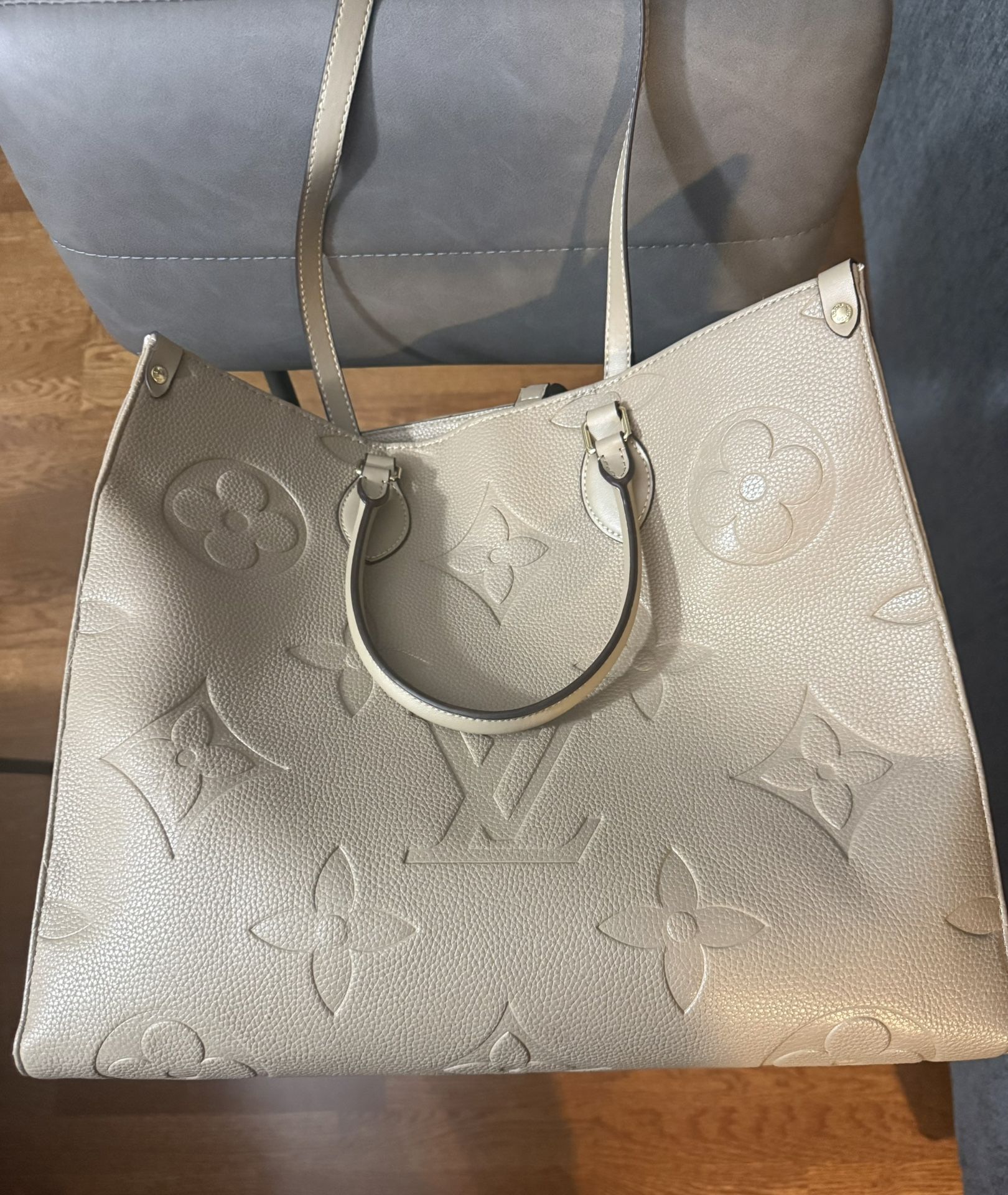 Large Tote Bag - Brand New !!!