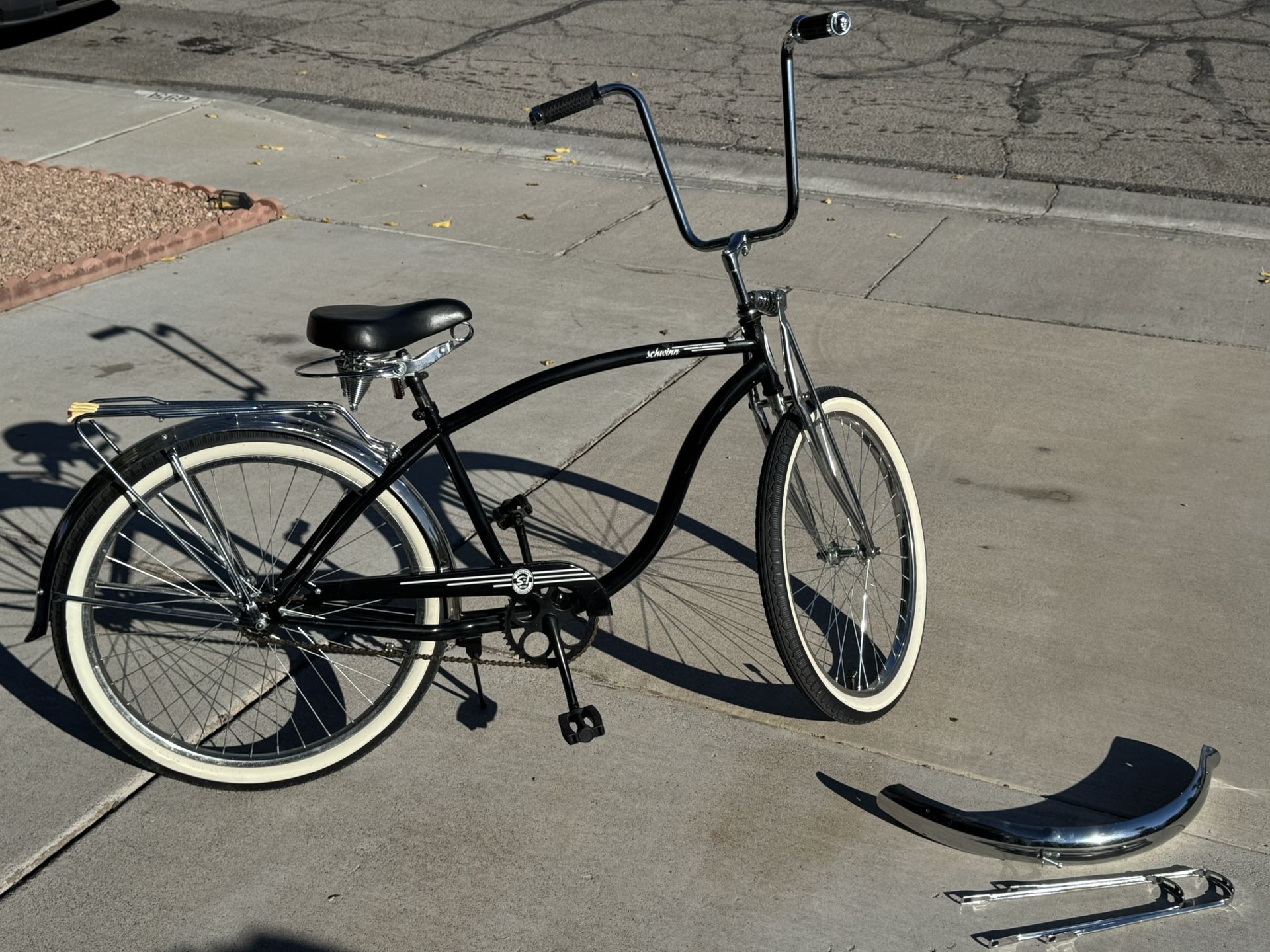 26 Inch -S-1 Swinn Beach Cruiser ( Tons Of Add On’s )